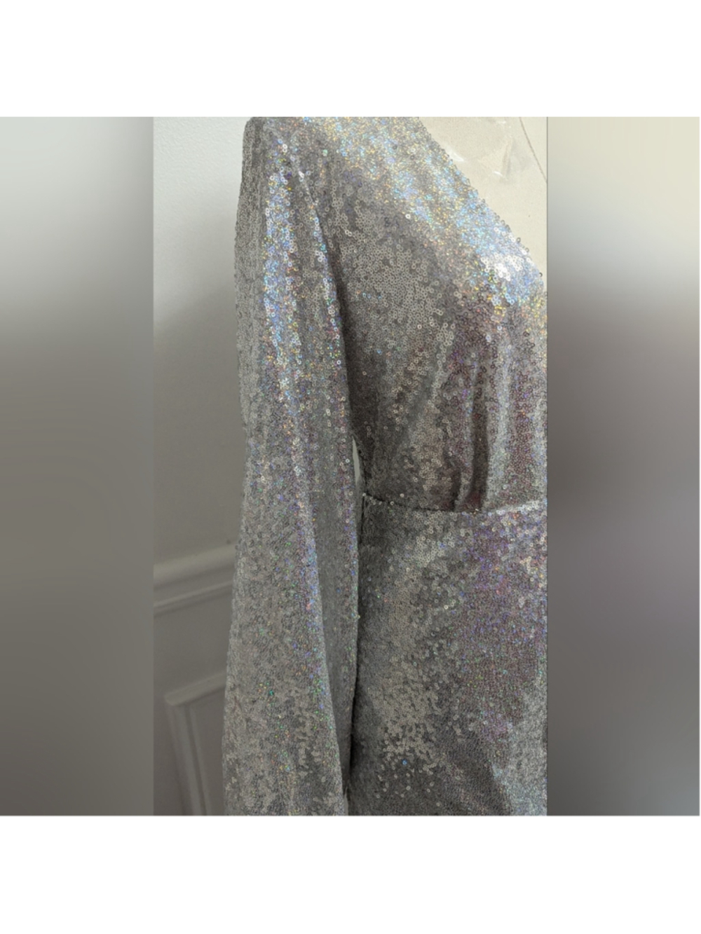 Boohoo Tall Shimmering Silver Plunge Sequin Dress NWT Size 2 - Picture 3 of 6